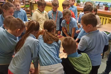 Rozwijamy empatię i tolerancję przez sztukę - Warsztaty międzykulturowe w SP nr 12