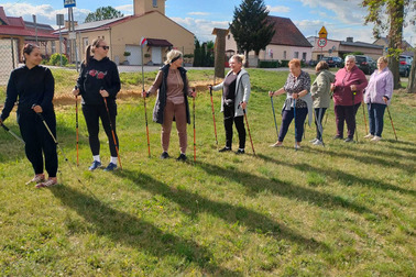 Jurkowo w ruchu! Za nami pierwszy spacer nordic walking w ramach „Energii Pokoleń”
