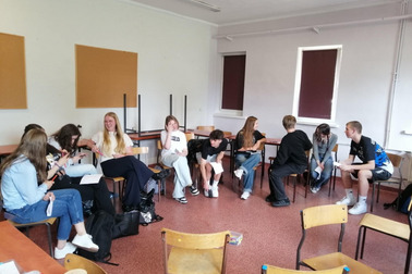 Grupa 5 pracuje nad motywacją i celami – krok po kroku do sukcesu