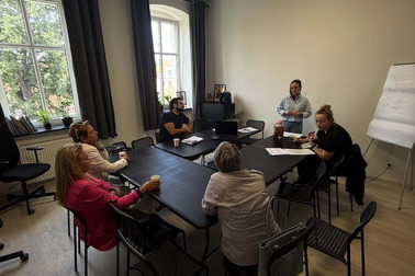 Przygotowania do wyjazdu do Turynu – uczestnicy projektu „Od samotności do solidarności” gotowi na kolejne wyzwania