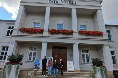 Przygotowania do spektaklu „Jaguar i ryba” – wizyta w Teatrze Miejskim w Lesznie