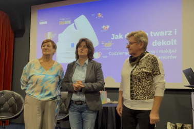 Seniorzy z Krzywinia o pielęgnacji i dobrym samopoczuciu