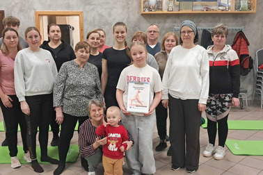 Międzypokoleniowe warsztaty jogi w ramach Klubu Wsparcia